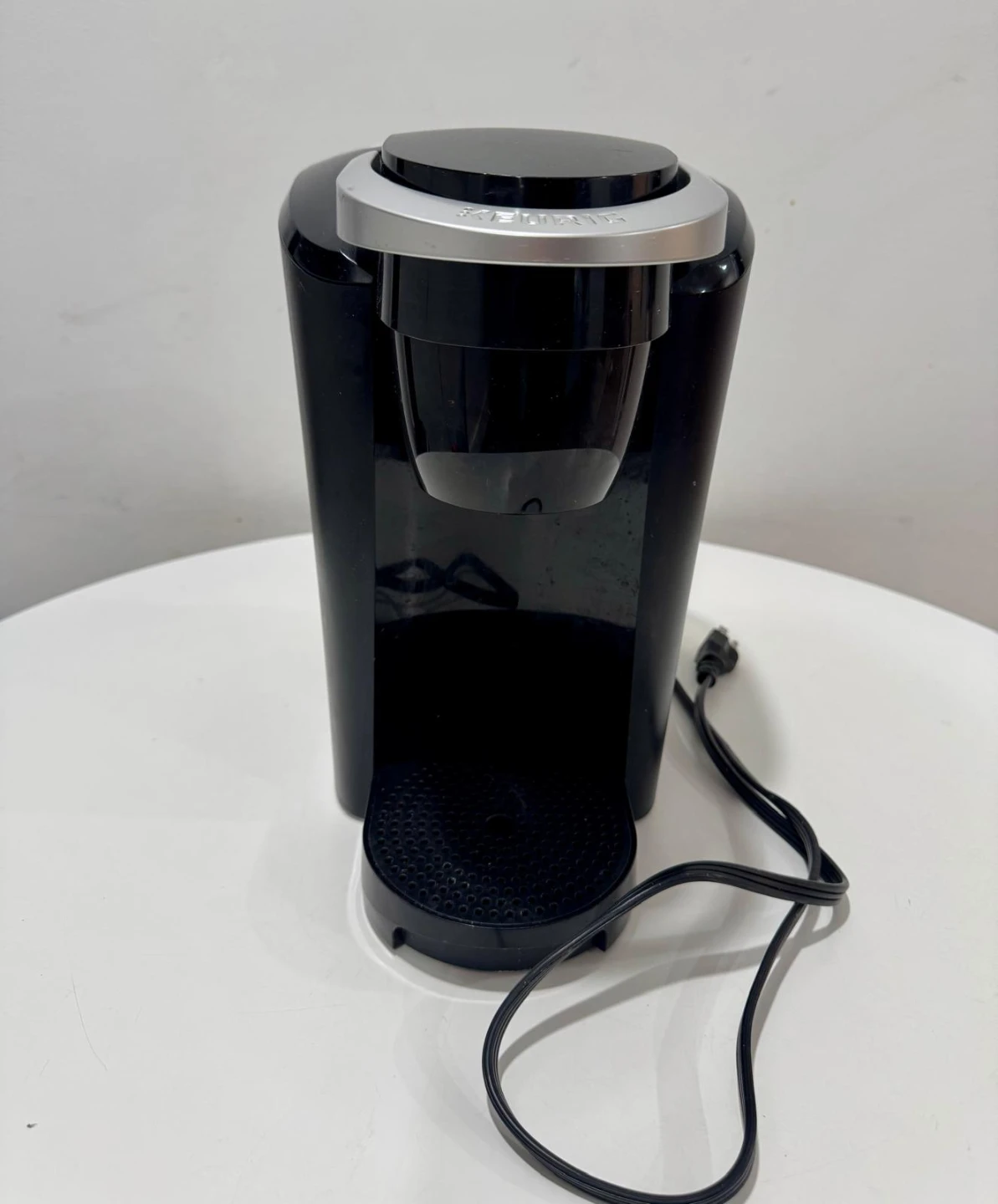 Keurig K-Compact Single-Serve K-Cup Pod Coffee Maker in black. - photo 2
