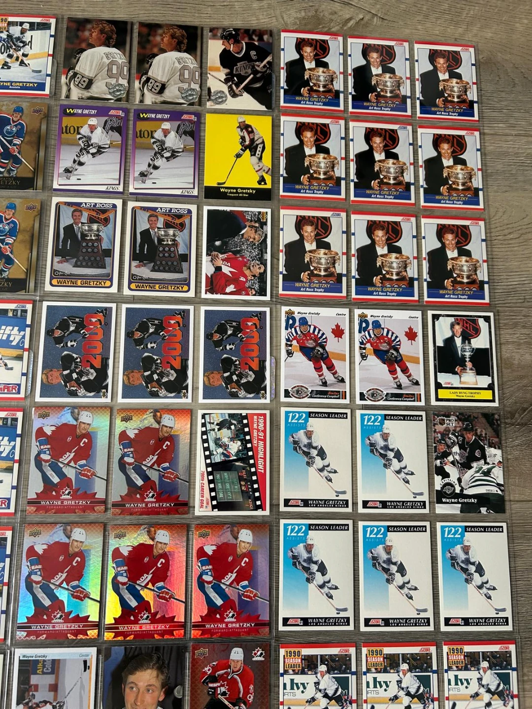Huge Wayne Gretzky hockey card collection in binder - photo 2