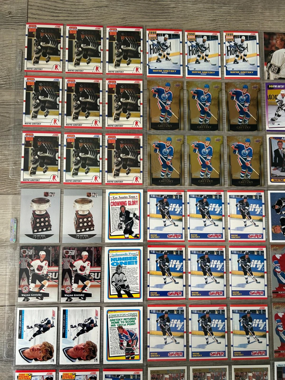 Huge Wayne Gretzky hockey card collection in binder - photo 3