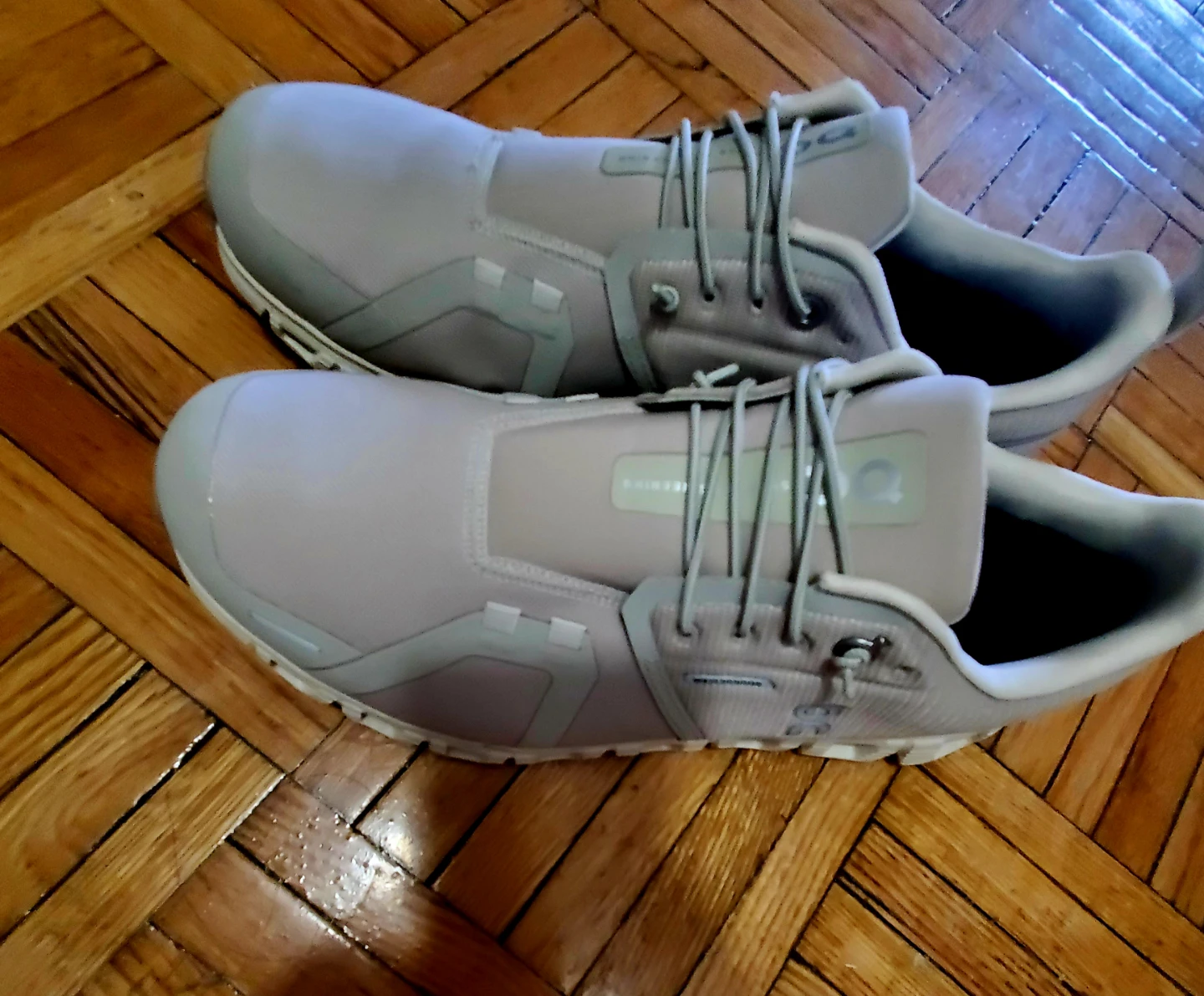 On Cloud Waterproof Running Shoes