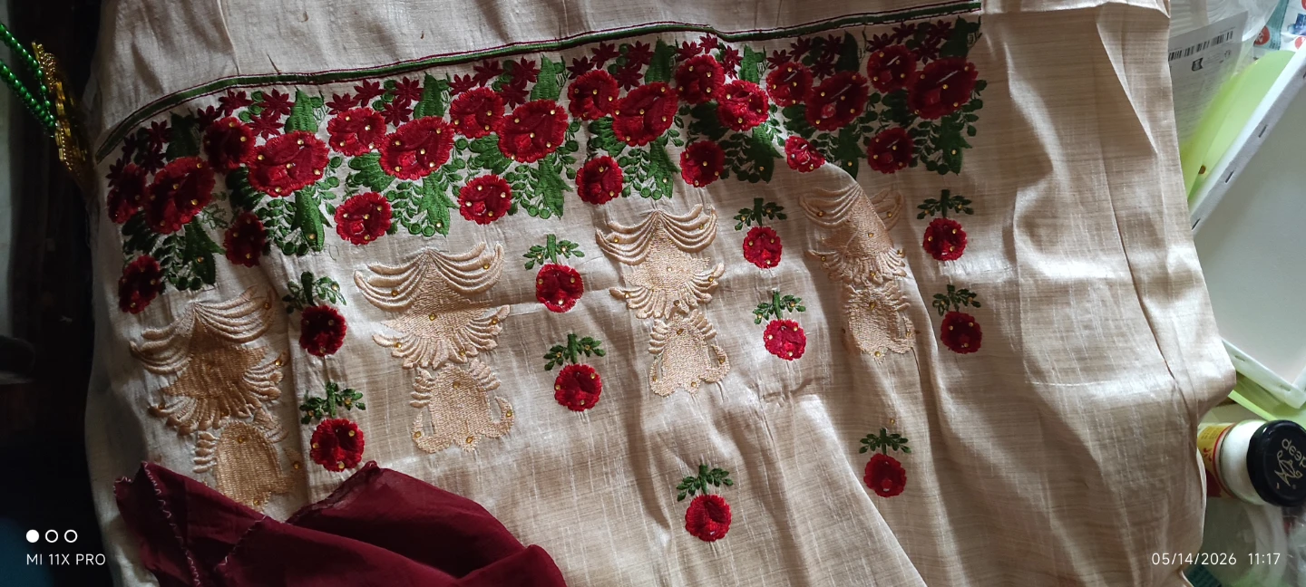 Embroidered Kurti with Maroon Dupatta
