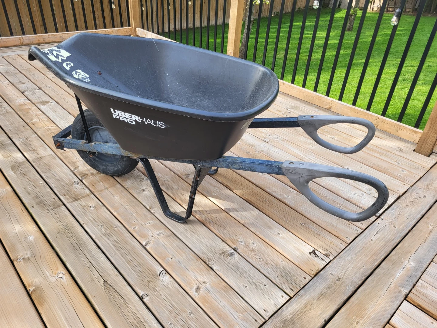 Uberhaus Pro Wheelbarrow