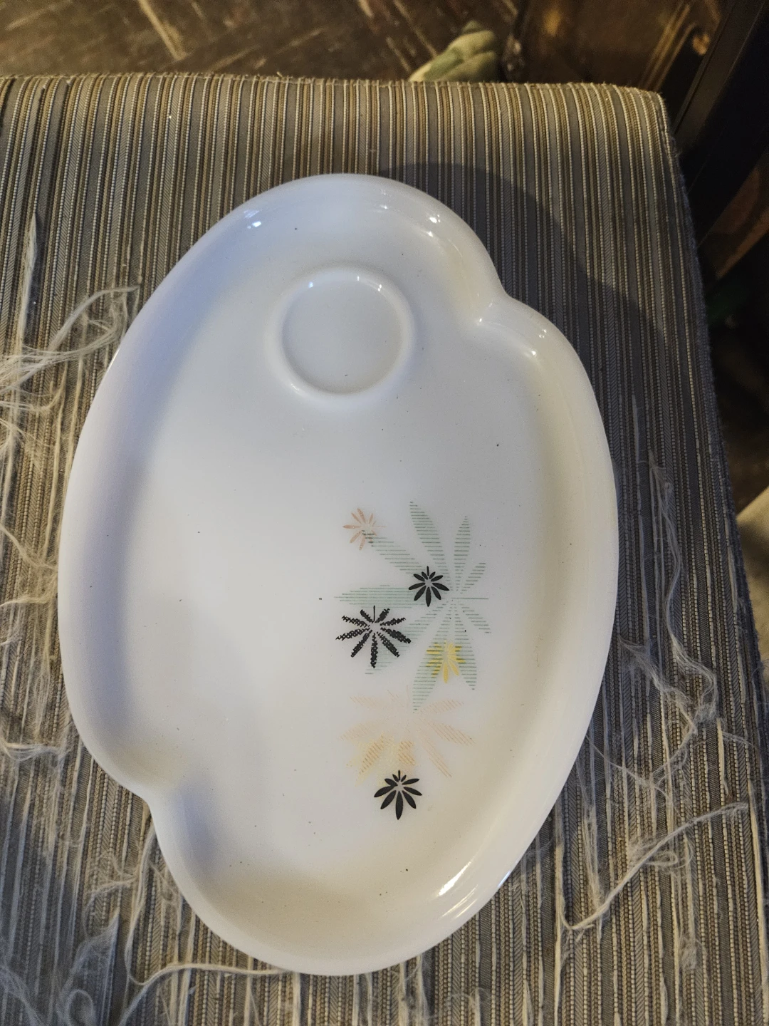 Set of 4 Vintage Milk Glass Snack Plates with Floral Design - photo 2