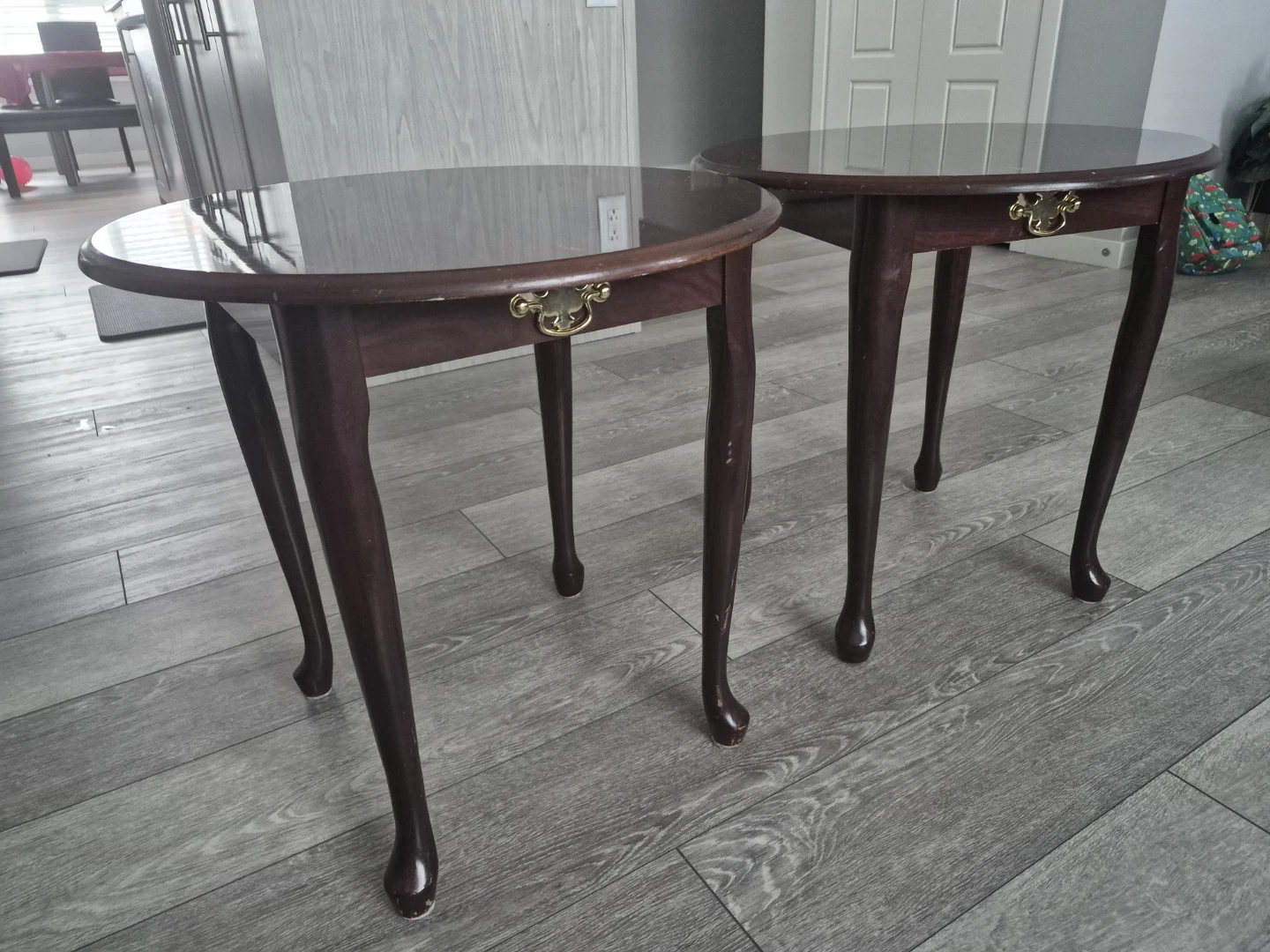 Set of 2 Round Dark Wood Side Tables - photo 2