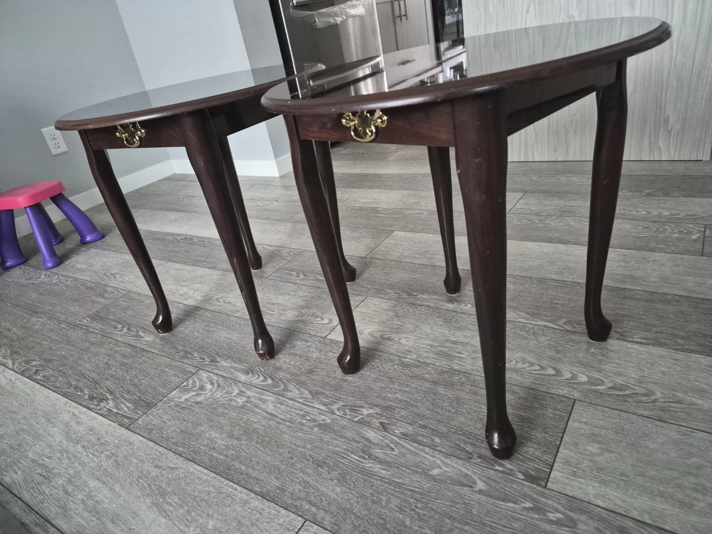 Set of 2 Round Dark Wood Side Tables - photo 5