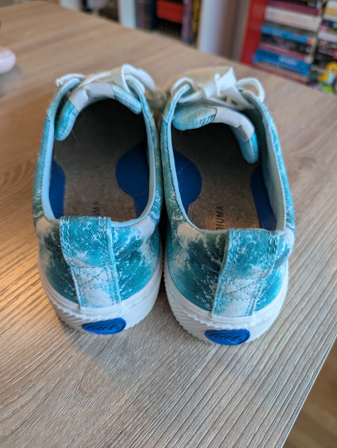 Cariuma "Protect Our Oceans" Canvas Low Top Sneakers - photo 4