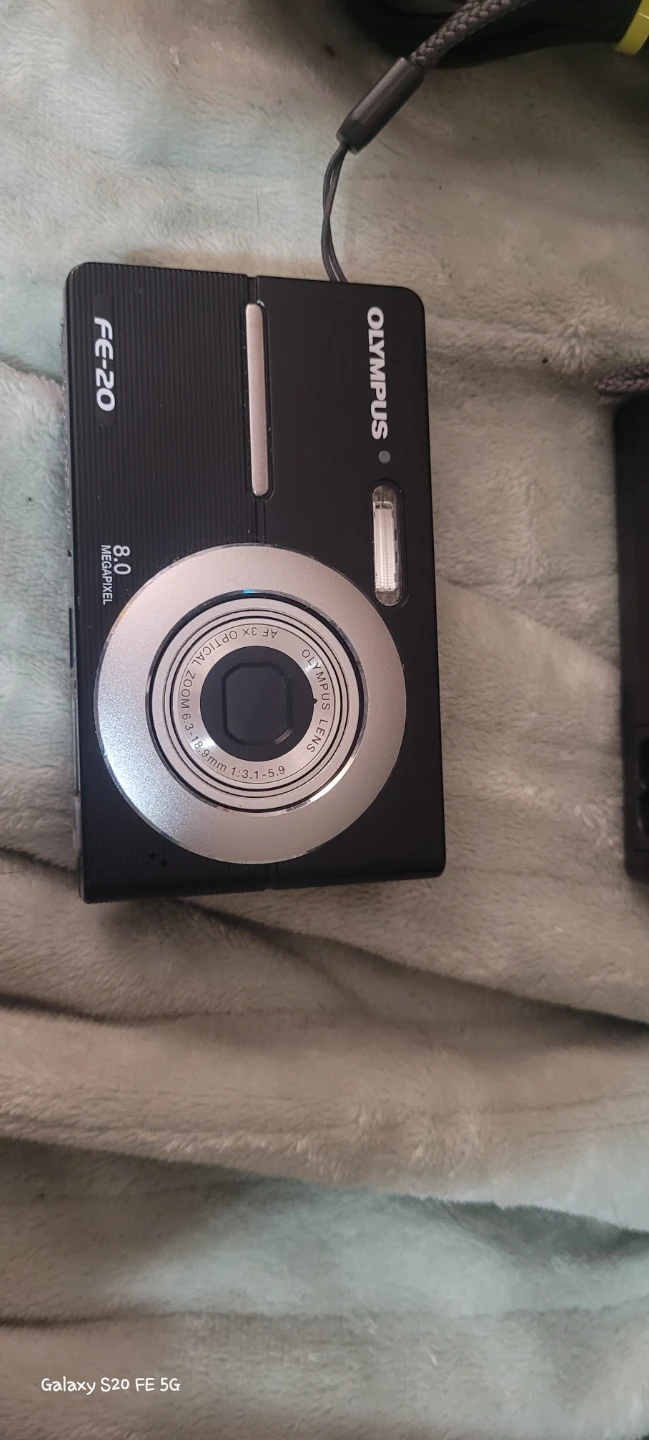 Olympus FE-20 Digital Camera with Charger - photo 3