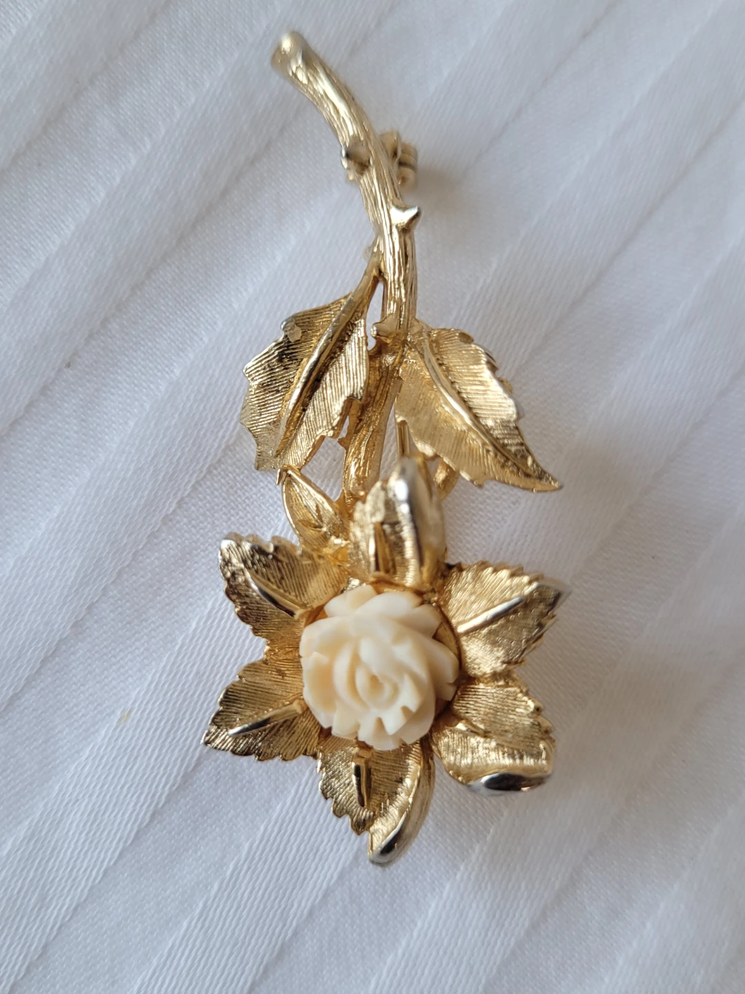 Gold Tone Flower Brooch with Cream Rose - photo 3