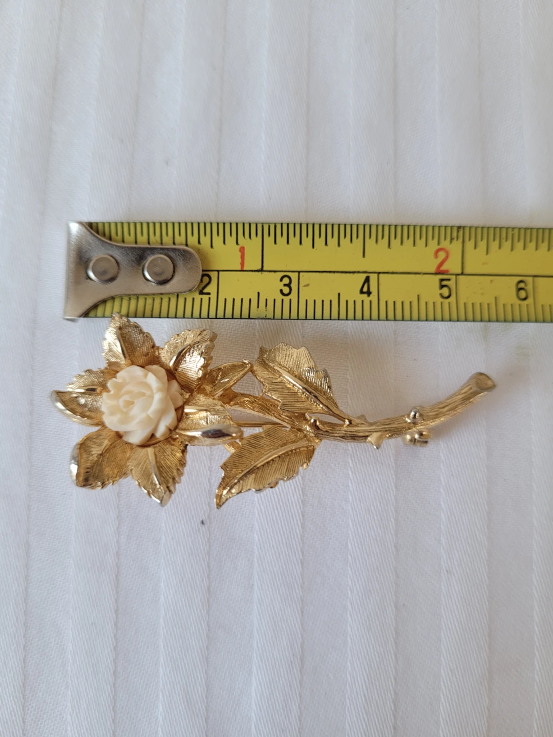 Gold Tone Flower Brooch with Cream Rose - photo 4