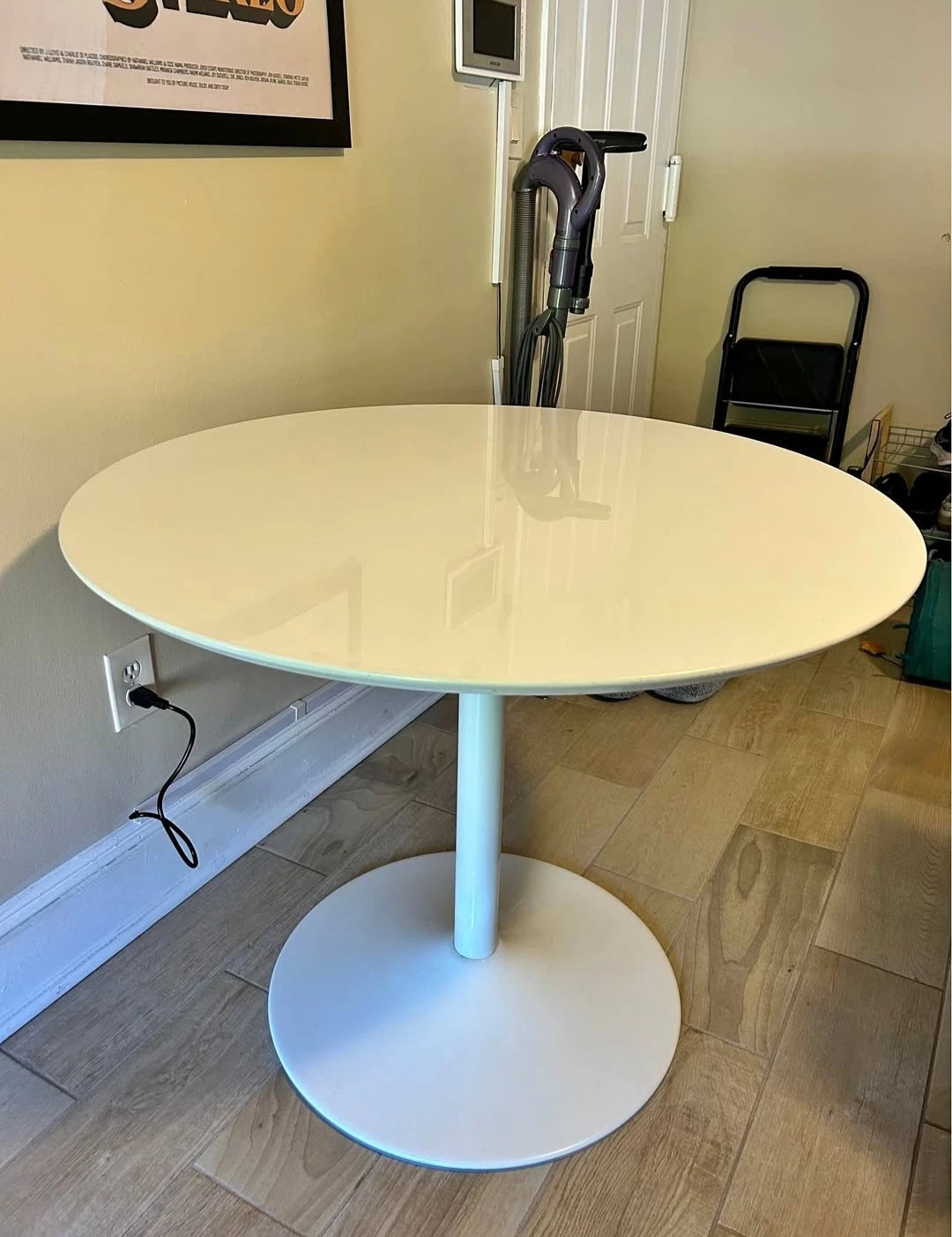 4 seats Dining table perfect for small living area
