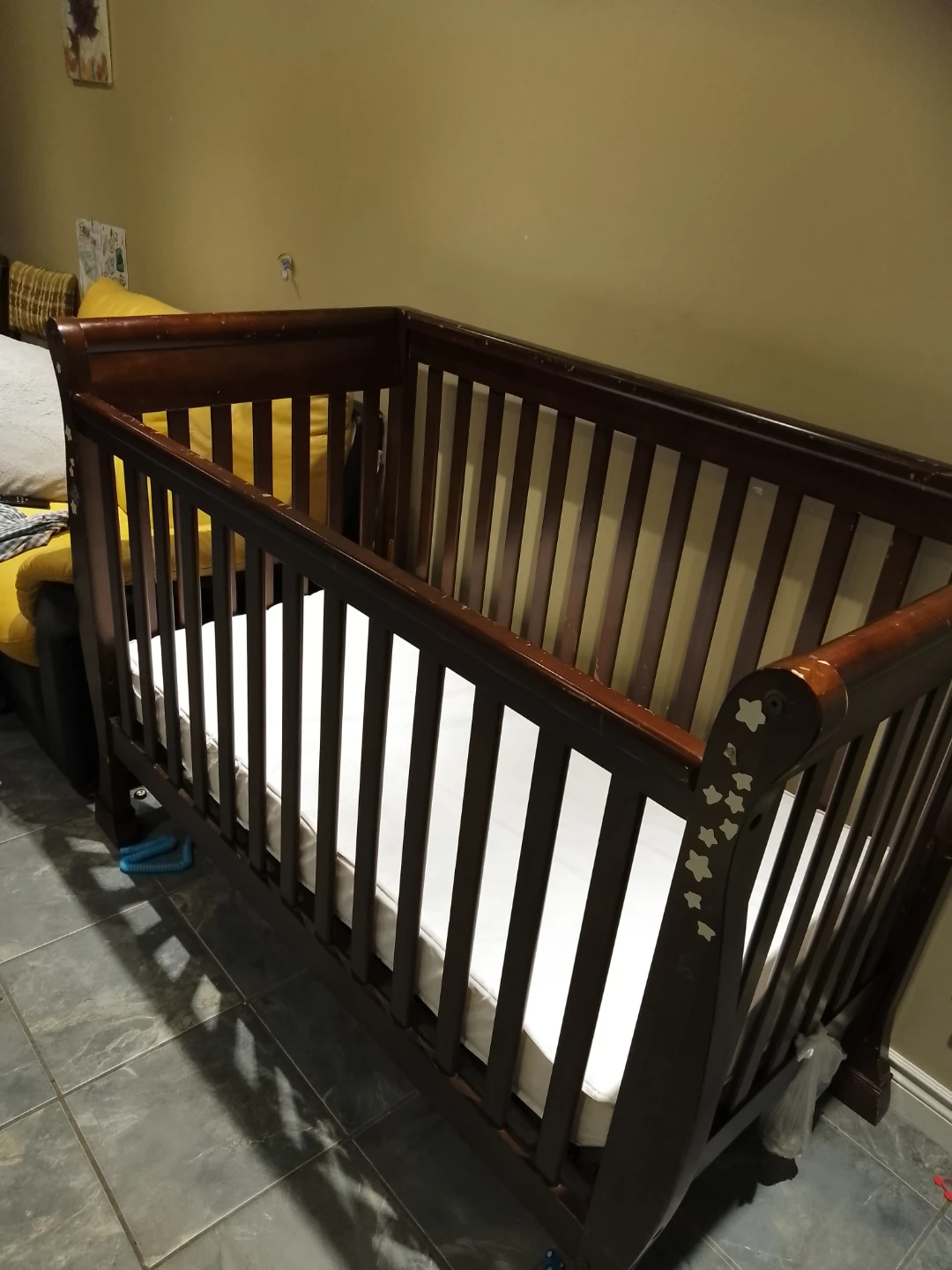 Wooden Baby Crib with Mattress - photo 3