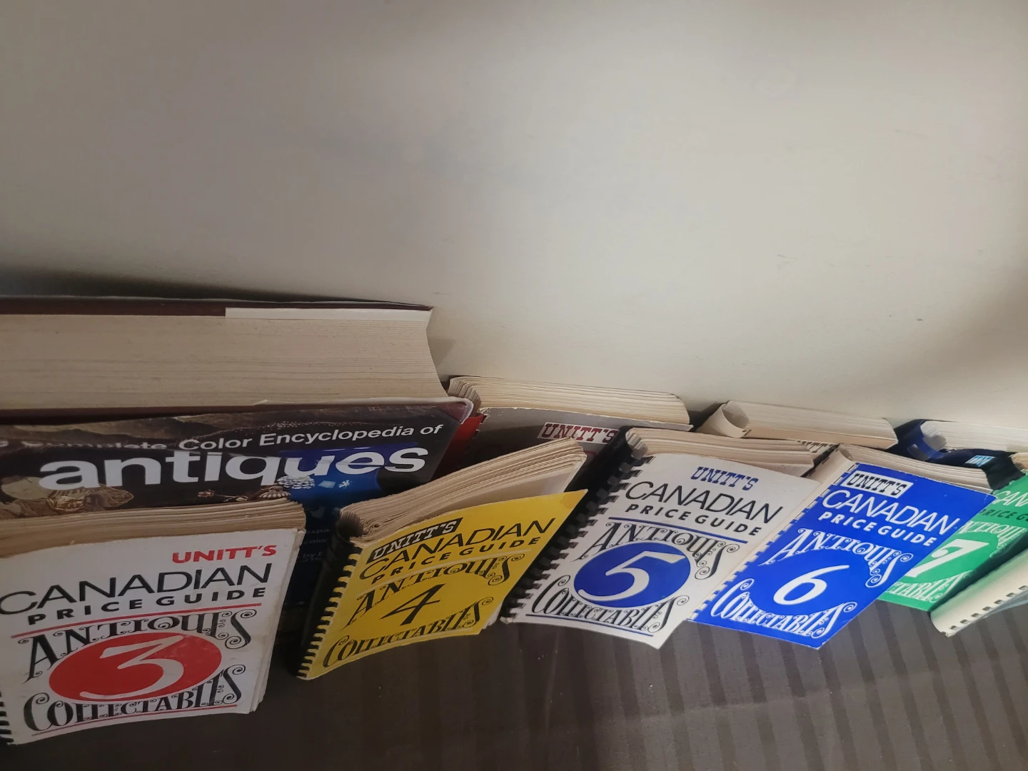 Unitt's  Antiques & Collectables Price Guides Encyclopedia book - photo 2