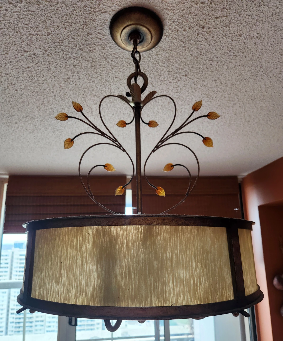 Chandelier with decorative leaf accents