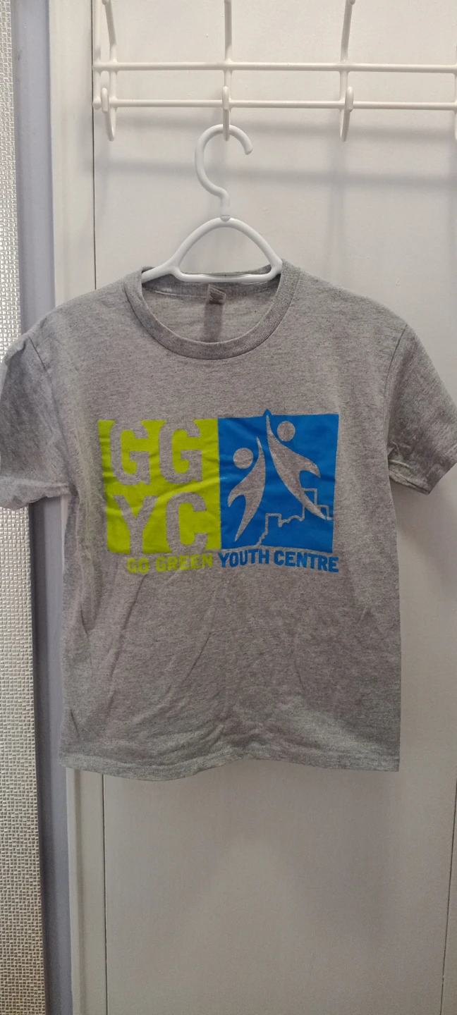 Gildan Youth T-Shirt Size M