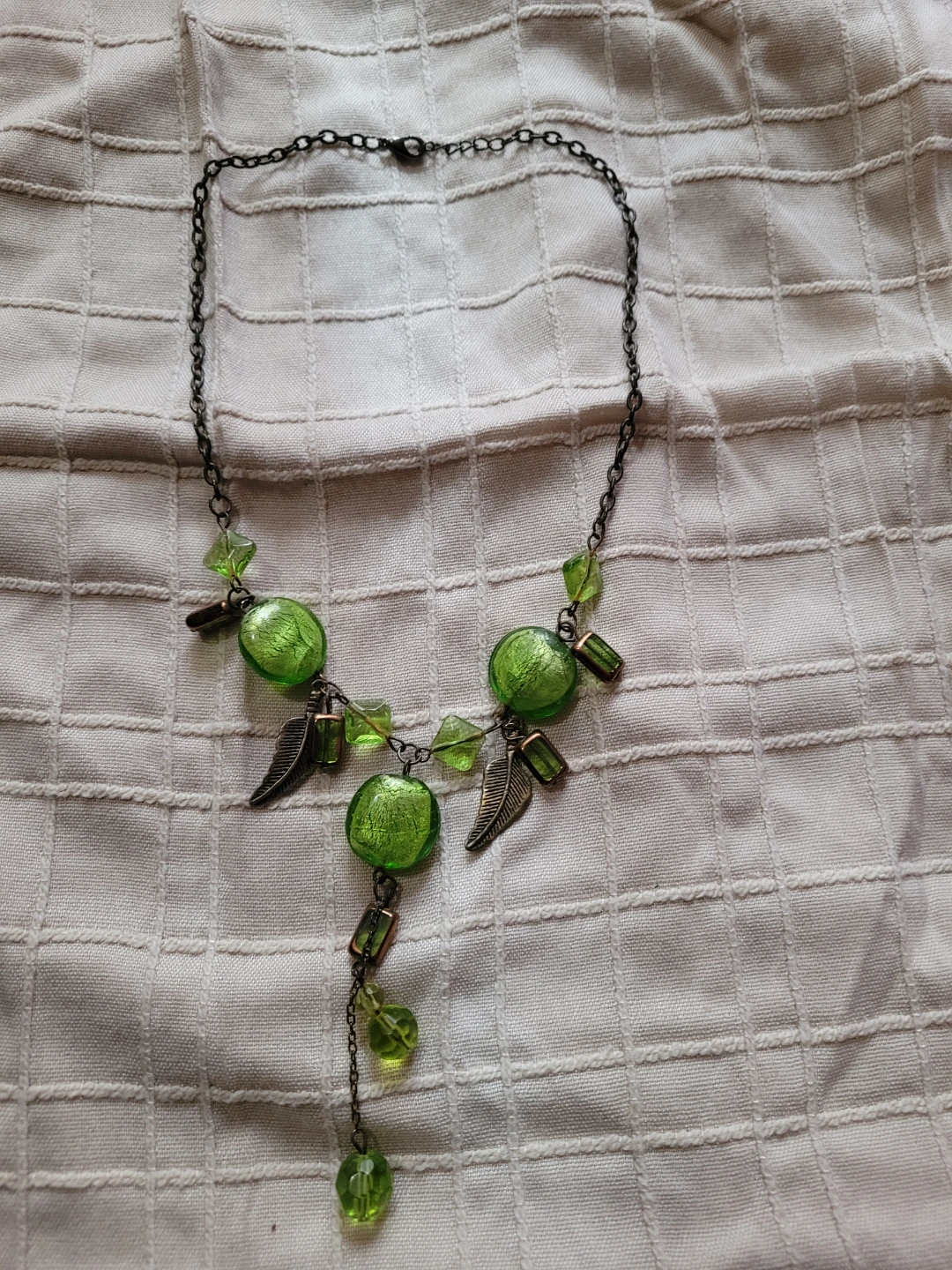Green Beaded Leaf Pendant Necklace - photo 2