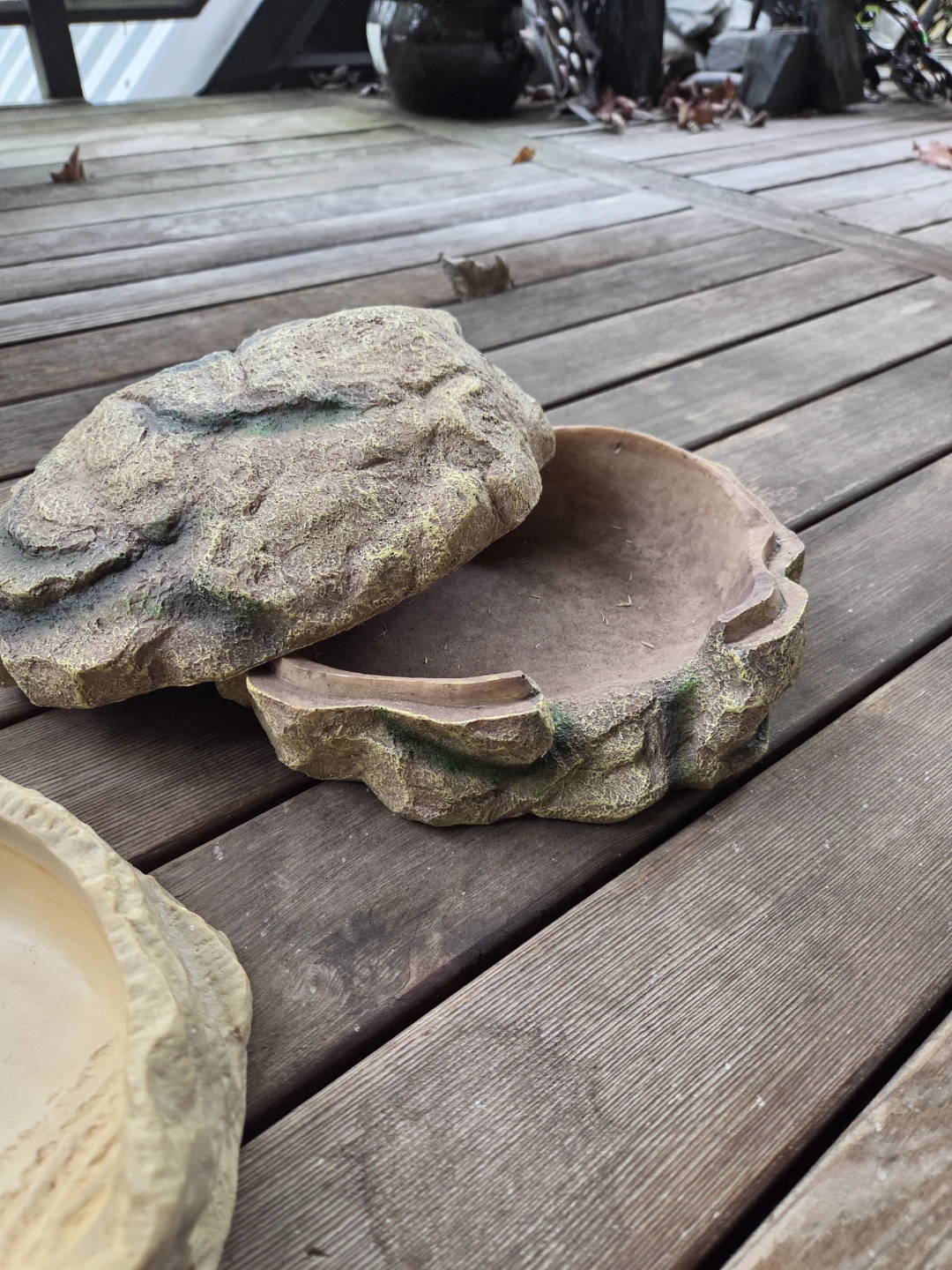 Exo Terra Rock Hide Food and Water Dish