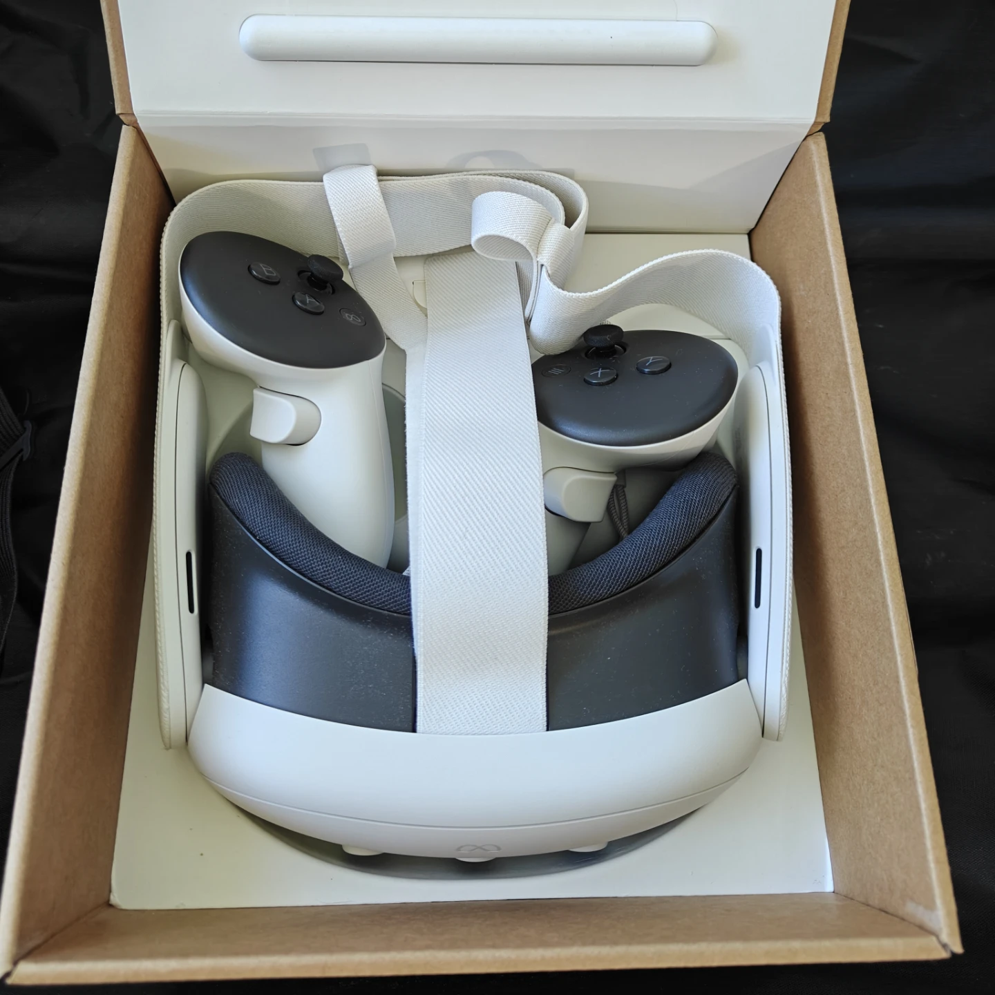 Meta Quest 3 512 GB VR Headset - photo 2