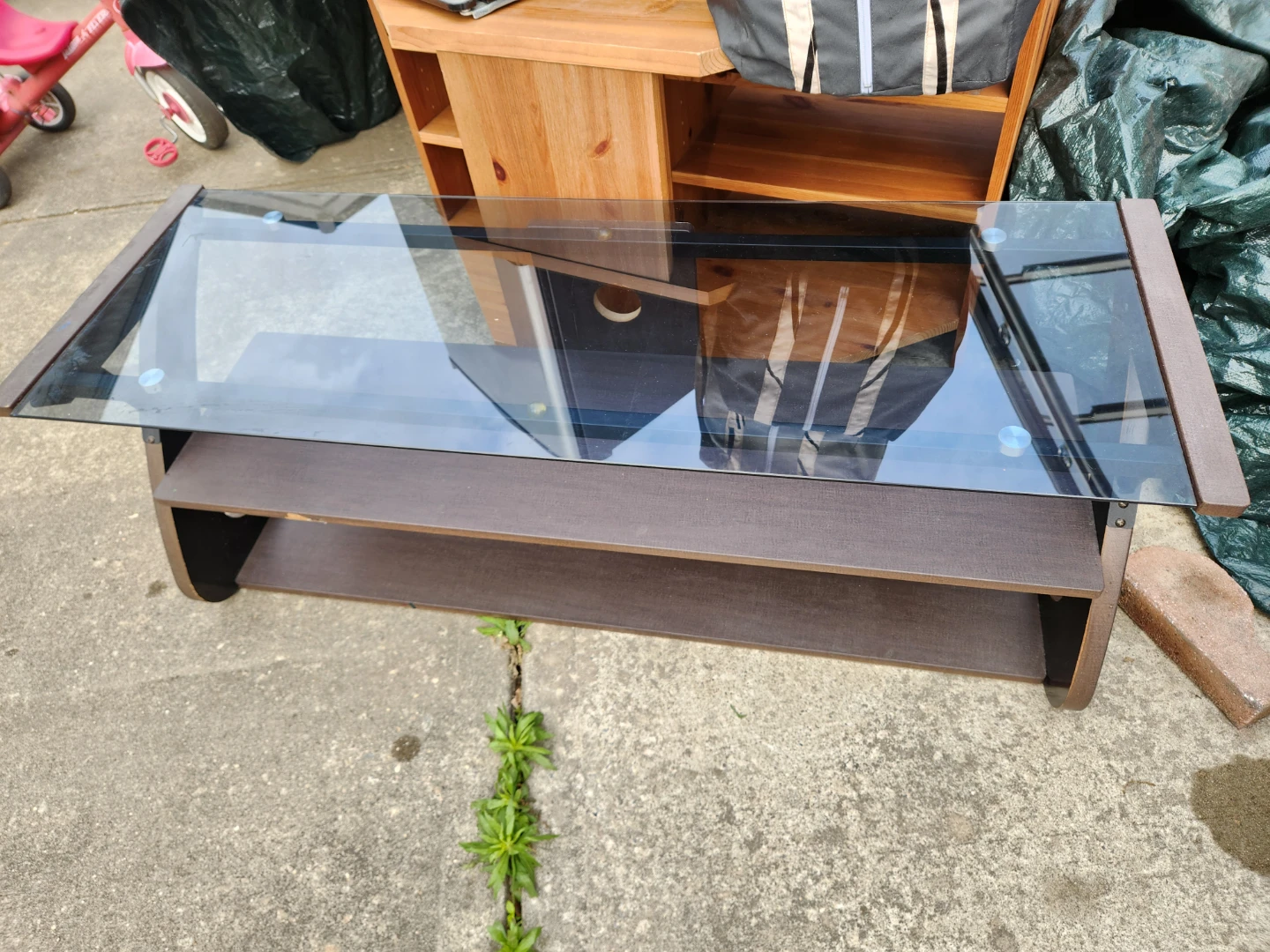 Like new Modren tv with top glass