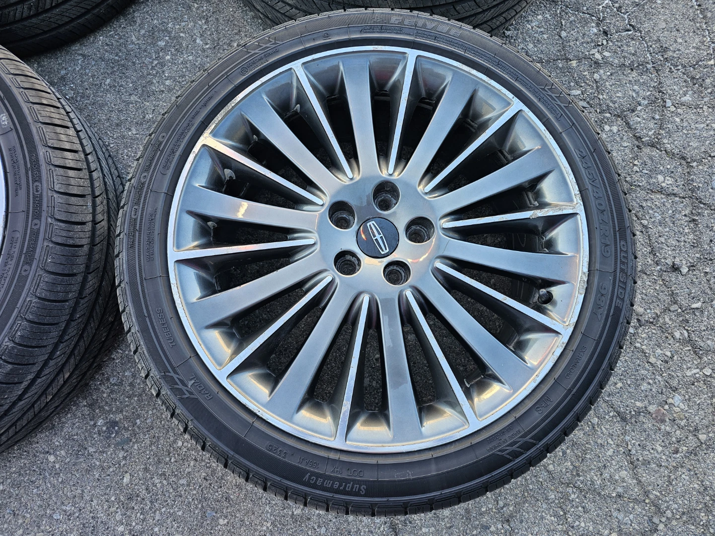 LINCOLN MKZ O.E.M RIMS AND ALL SEASON TIRES 245/40 R19 - photo 5