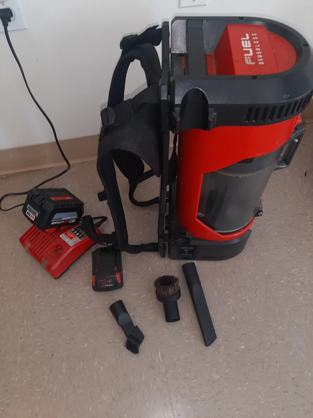 Milwaukee M18 FUEL Backpack Vacuum Kit - photo 4
