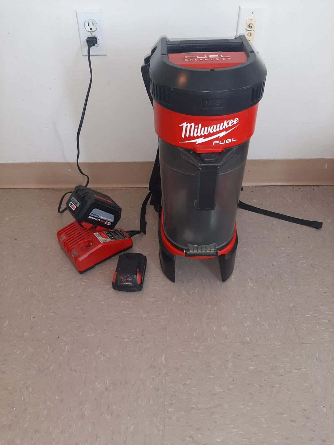 Milwaukee M18 FUEL Backpack Vacuum Kit - photo 5