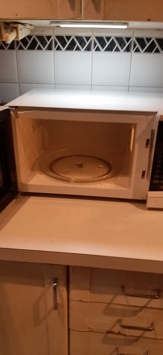 Danby White Countertop Microwave READ DESCRIPTION ON SIZE - photo 2