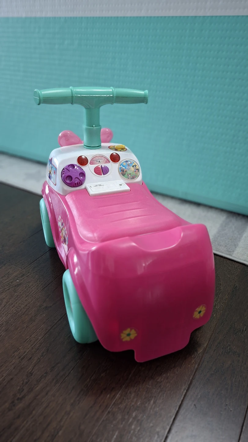 Minnie Mouse Ride-On Car - photo 3