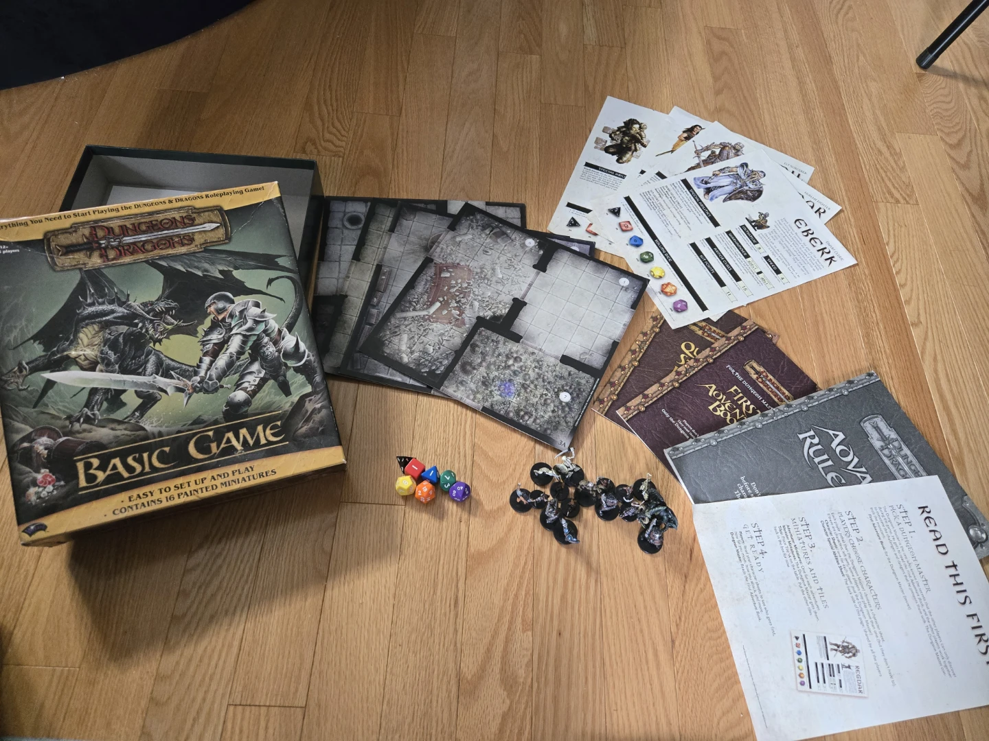 (2004) Dungeons & Dragons Basic Game with Miniatures and Dice
