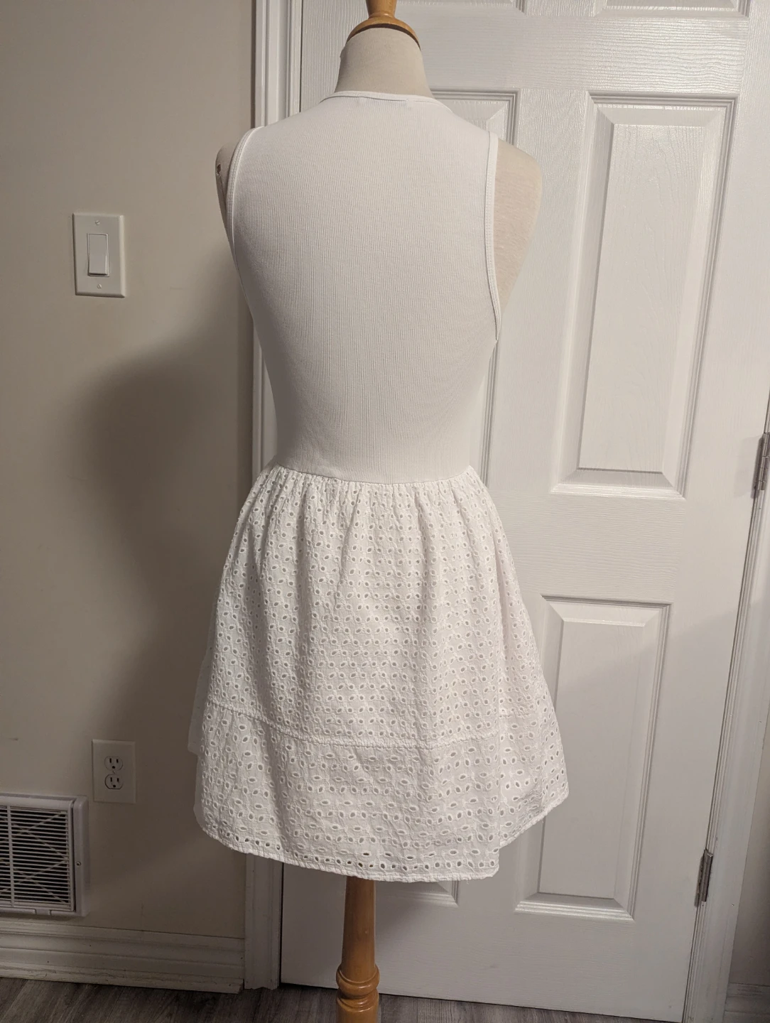 Zara White Eyelet Tiered Dress - M - photo 3
