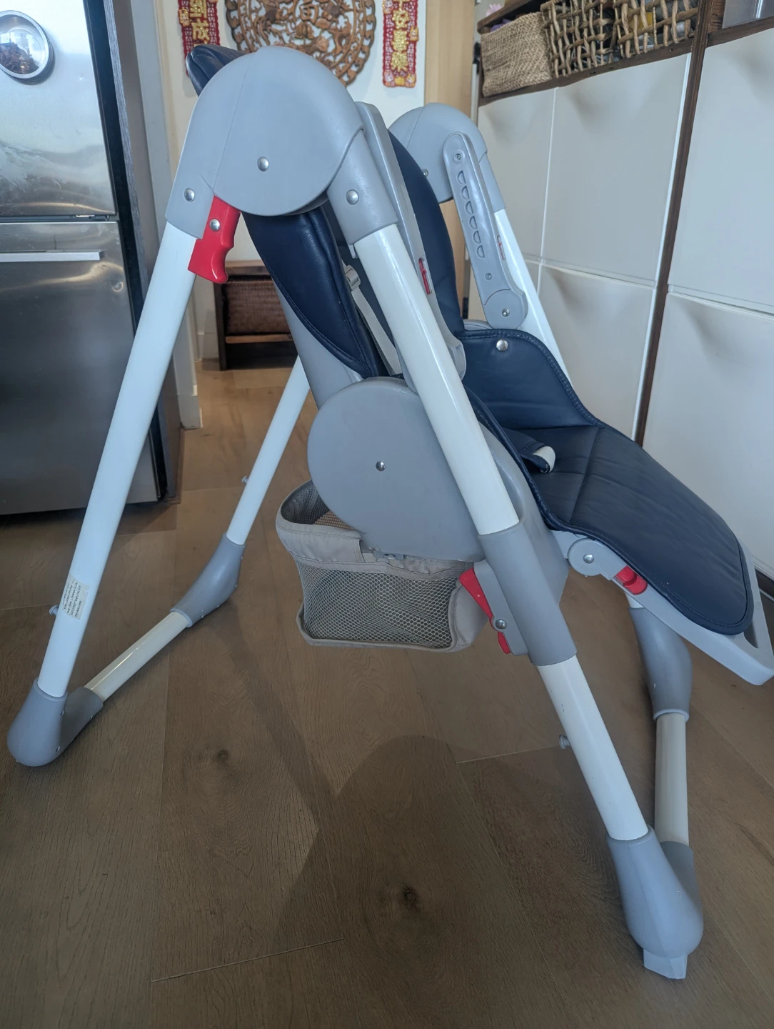 Baby High Chair and feeding bibs - photo 3