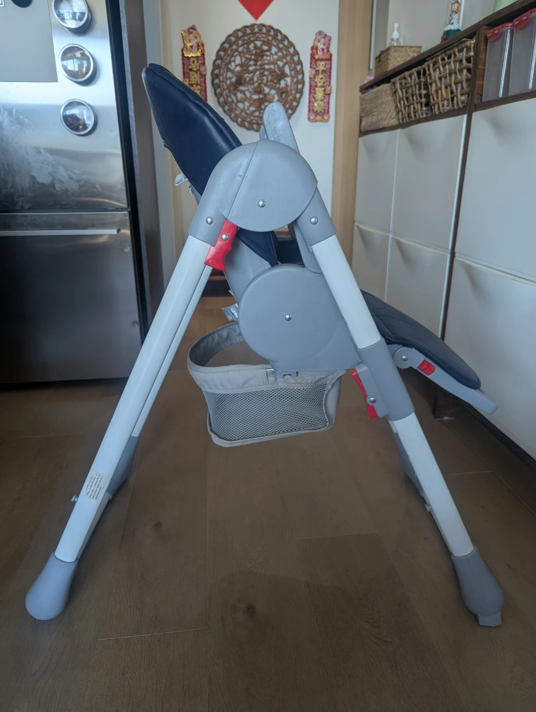 Baby High Chair and feeding bibs - photo 5