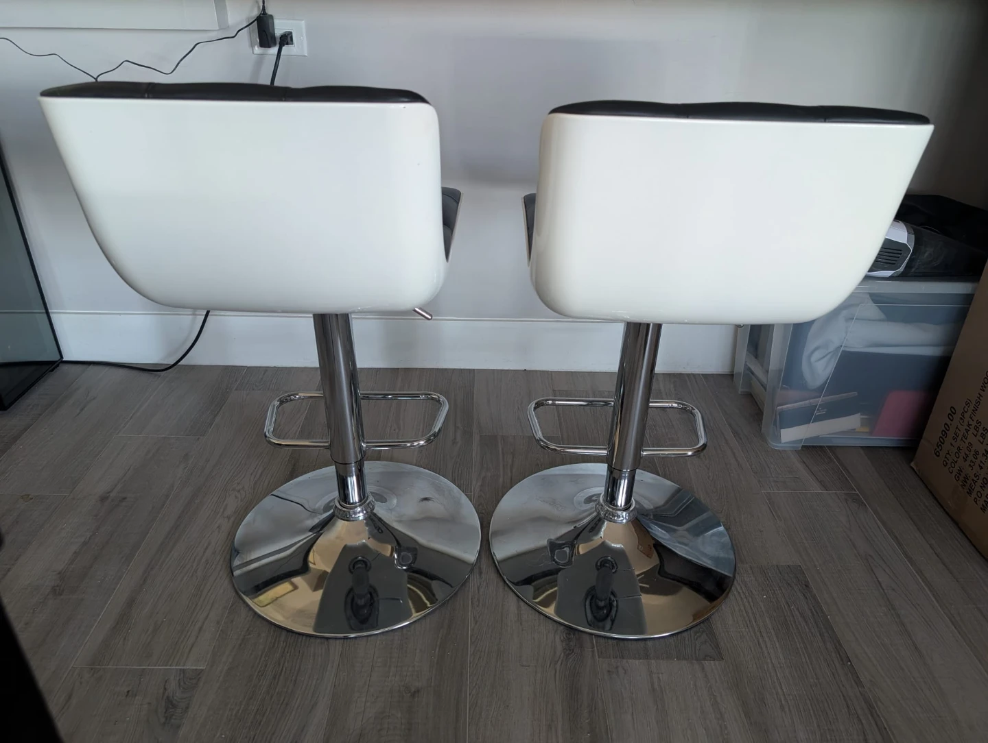2 Bar Stools - photo 3