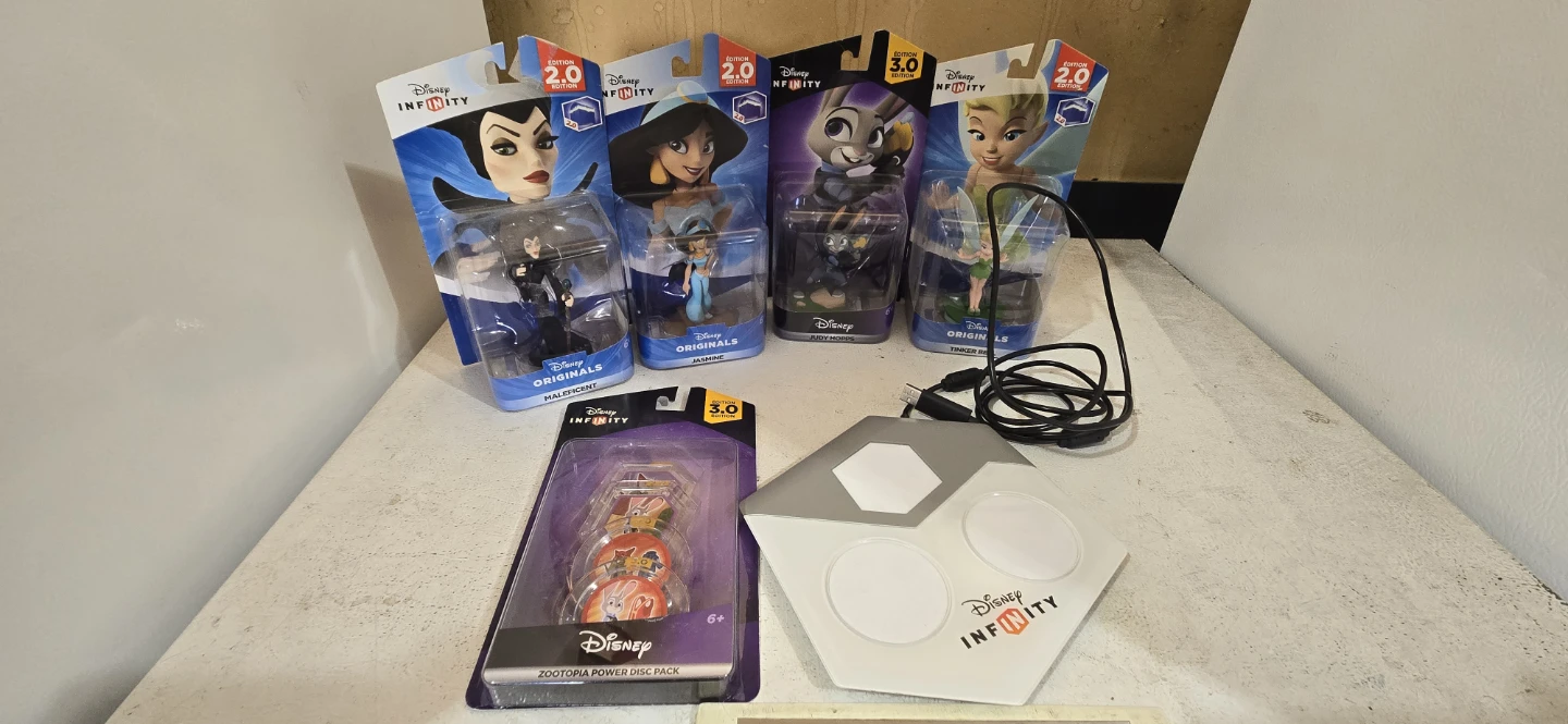 Wii Disney Infinity Starter Pack Bundle with Figures