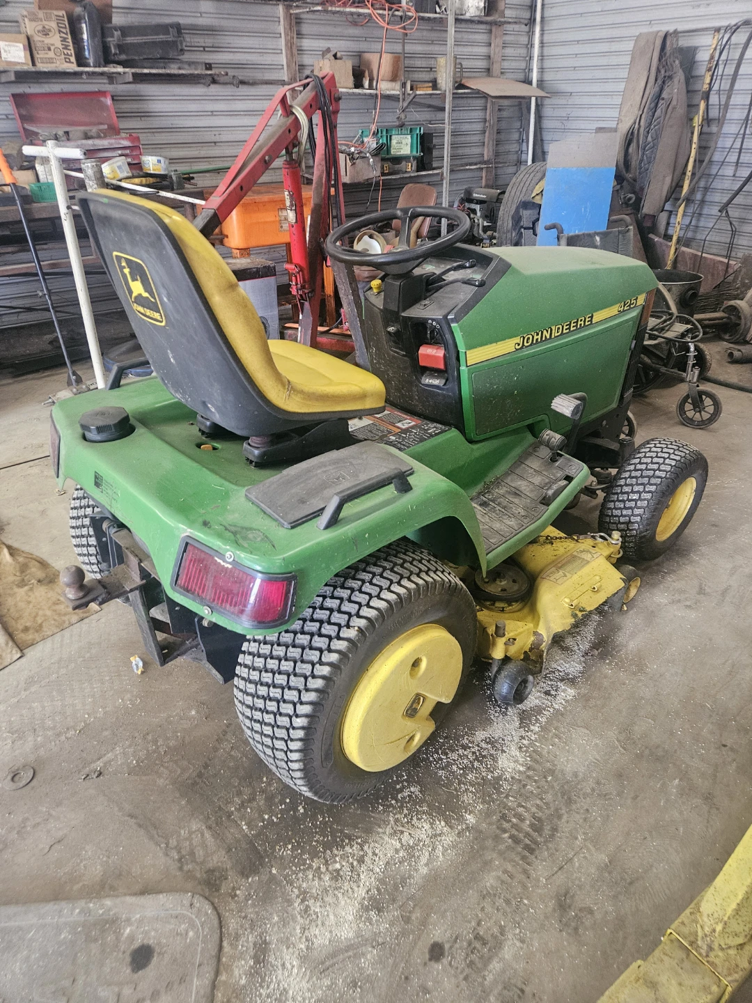 John Deere 425 Lawn Tractor