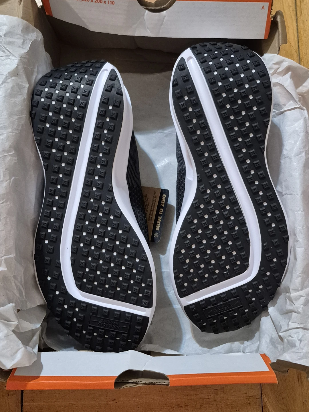 BNIB)Nike Interact Run Size 7 Running Shoes - Black/White - photo 2