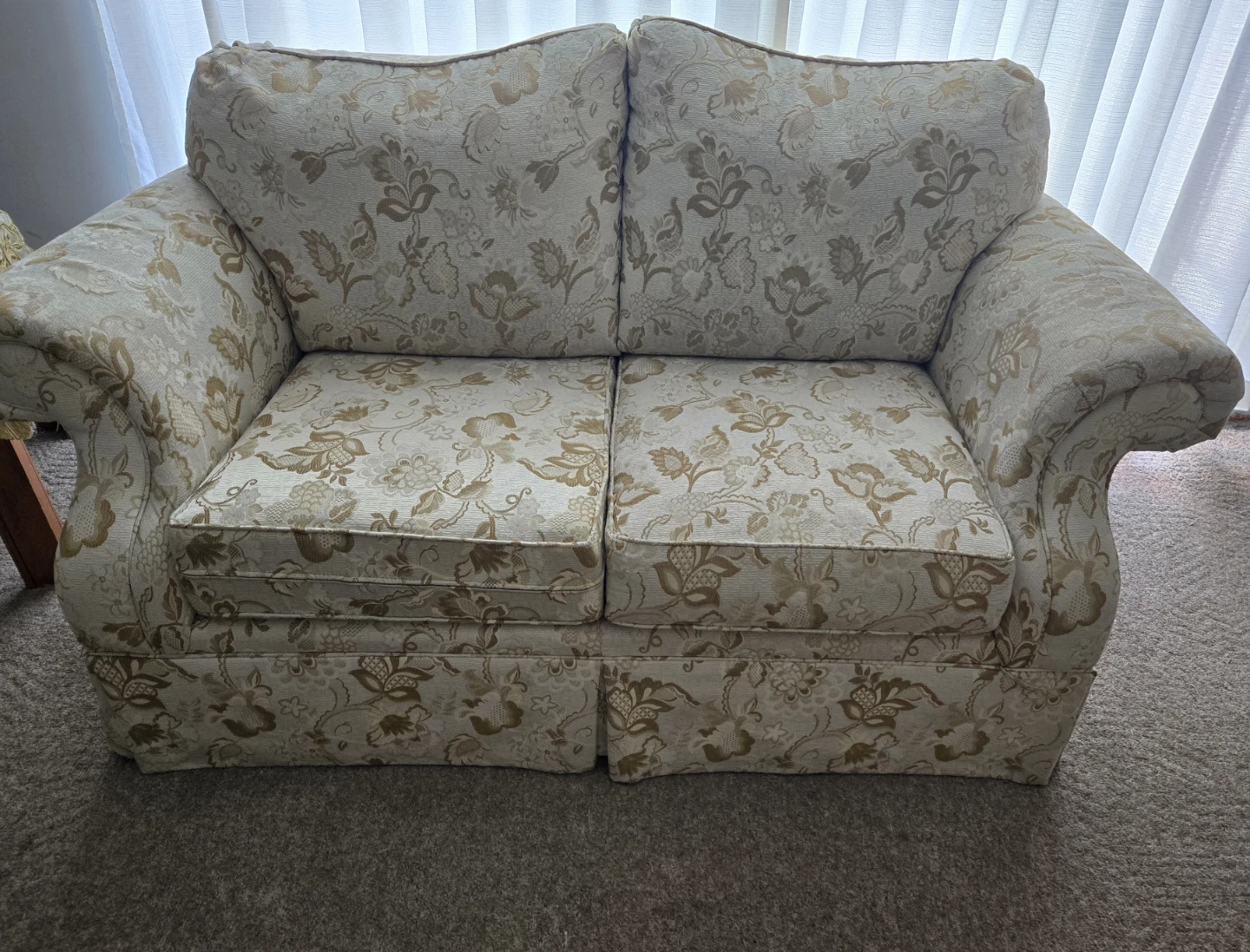 Free Floral Pattern Sofa – Pickup Only. No delivery