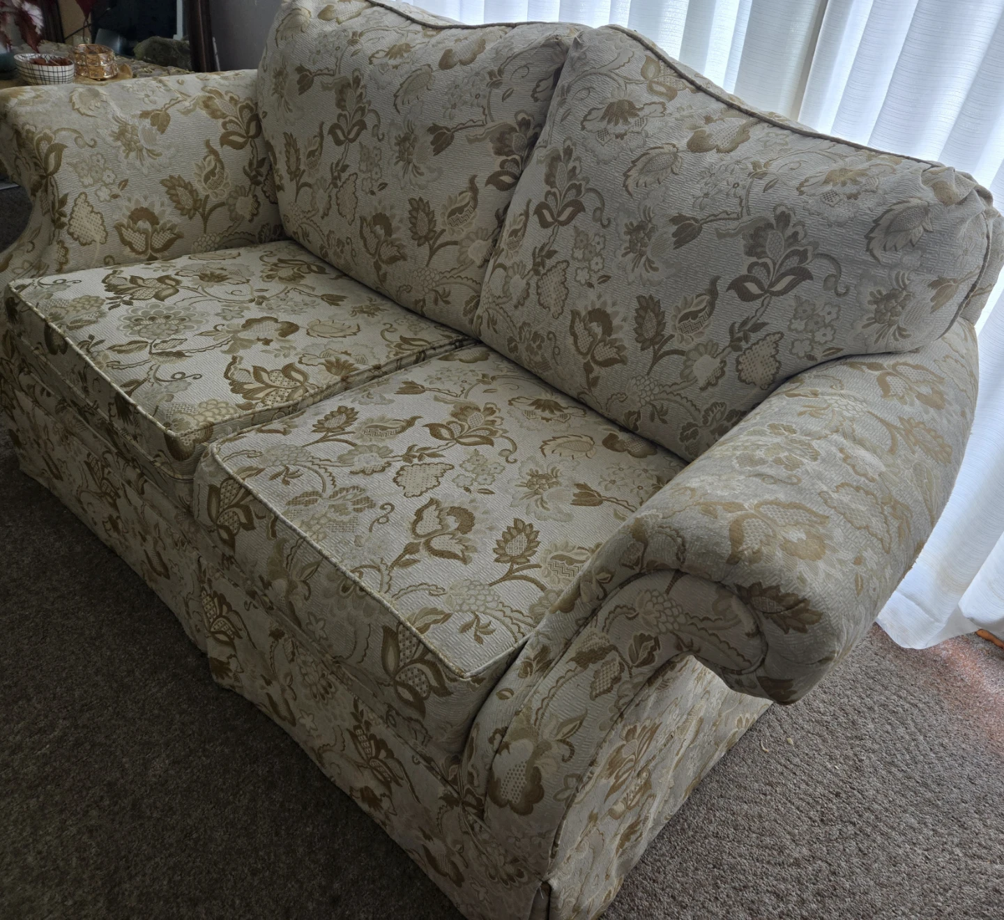 Free Floral Pattern Sofa – Pickup Only. No delivery - photo 2