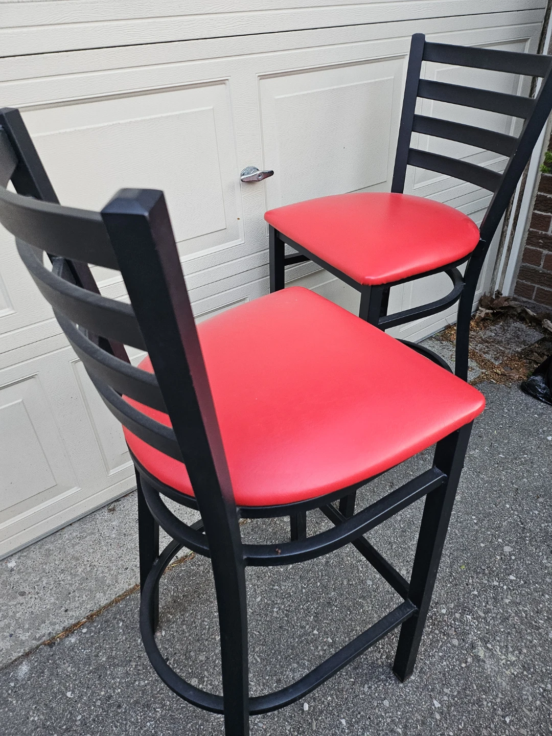 2 x Red Bar  iron Stools - photo 5