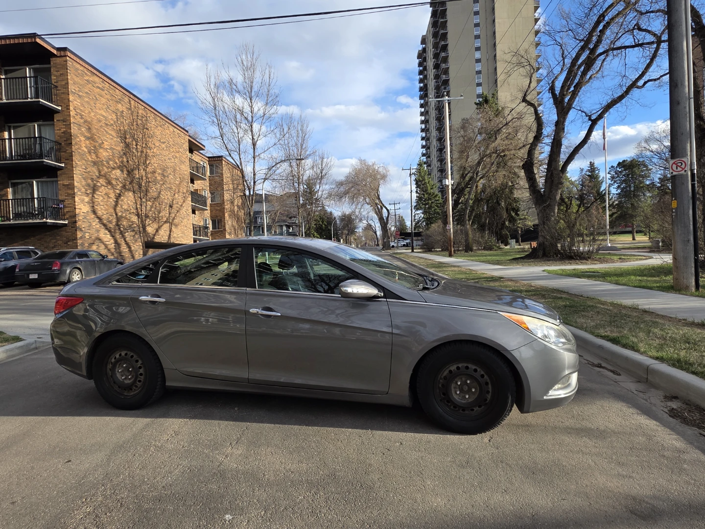 Grey Hyundai Sonata Sedan - photo 4