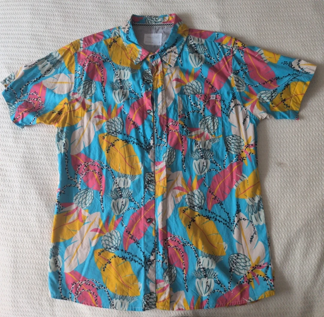 Severn Court Short Sleeve Button-Up Shirt - Size M