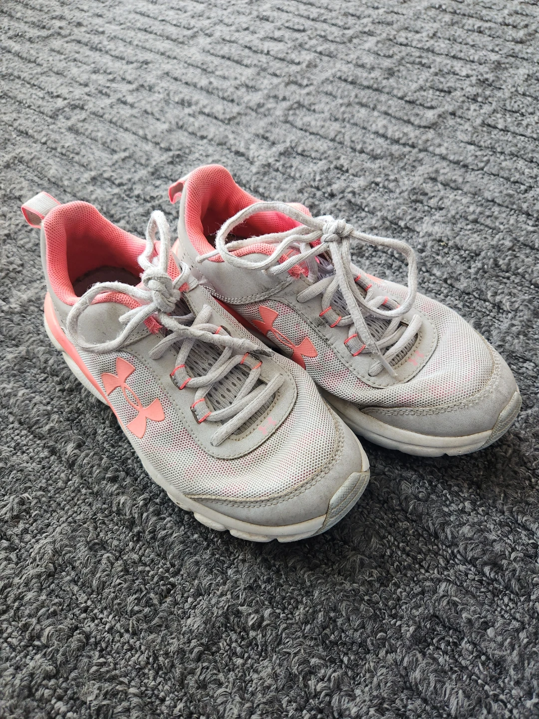 Under Armour girl's Running Shoes Size 3.5Y