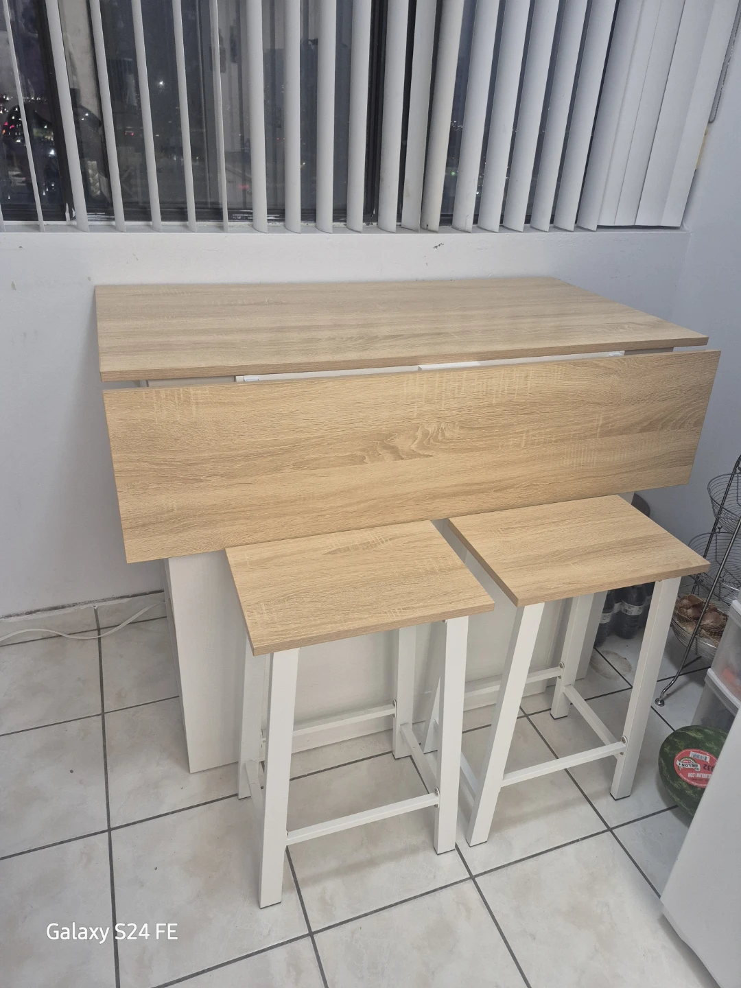 Drop Leaf Dining Table with 2 Stools