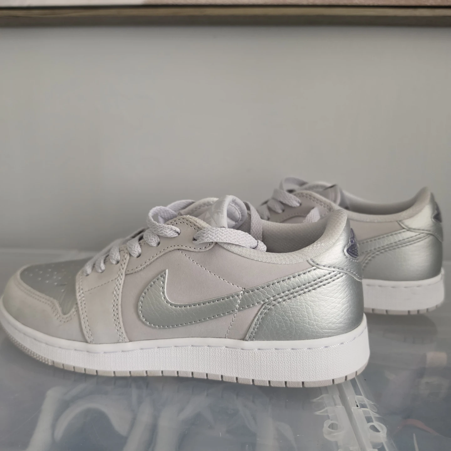 6Y Air Jordan 1 Low SE Metallic Silver Women's Shoes - EUC