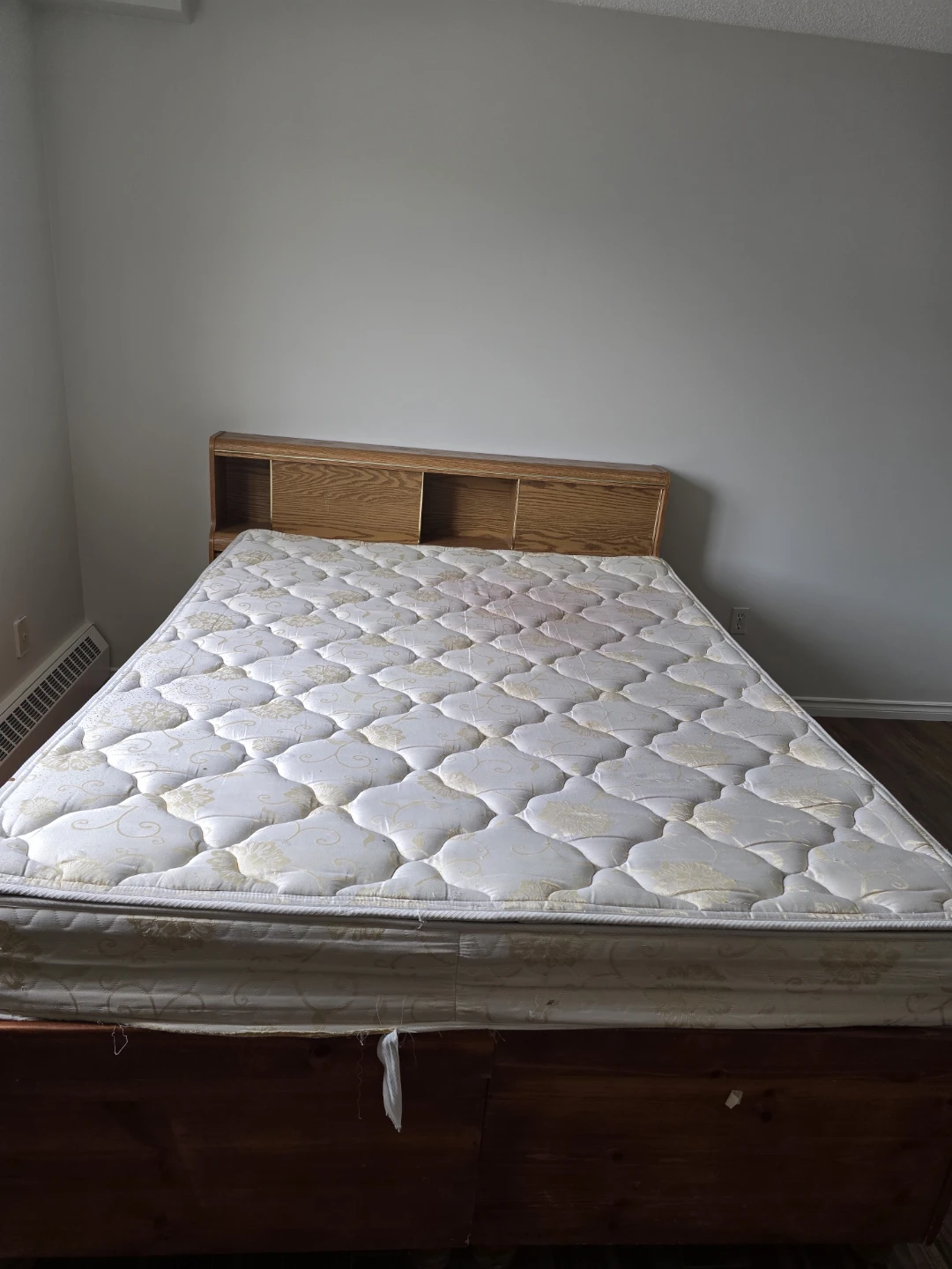 Used queen bed box with headboard and free mattress - photo 4