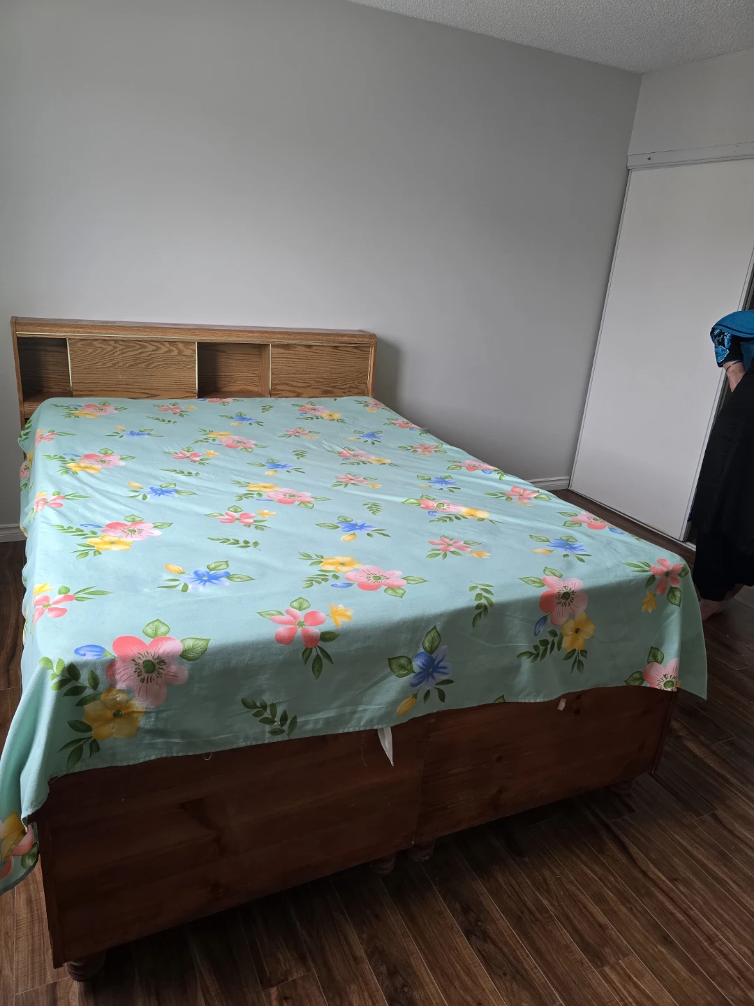 Used queen bed box with headboard and free mattress - photo 5