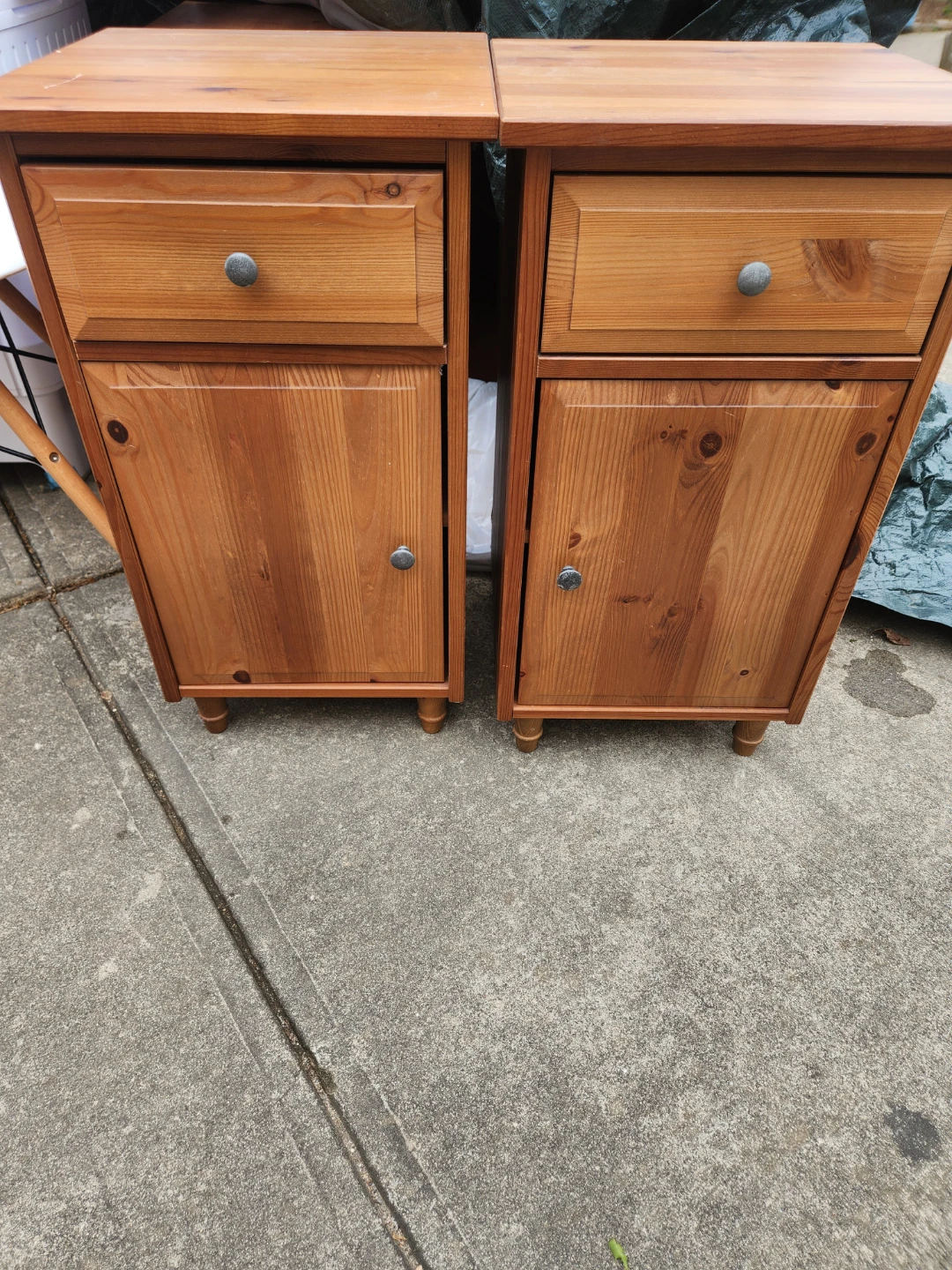 Like new Set of 2 side table with drawers - photo 2