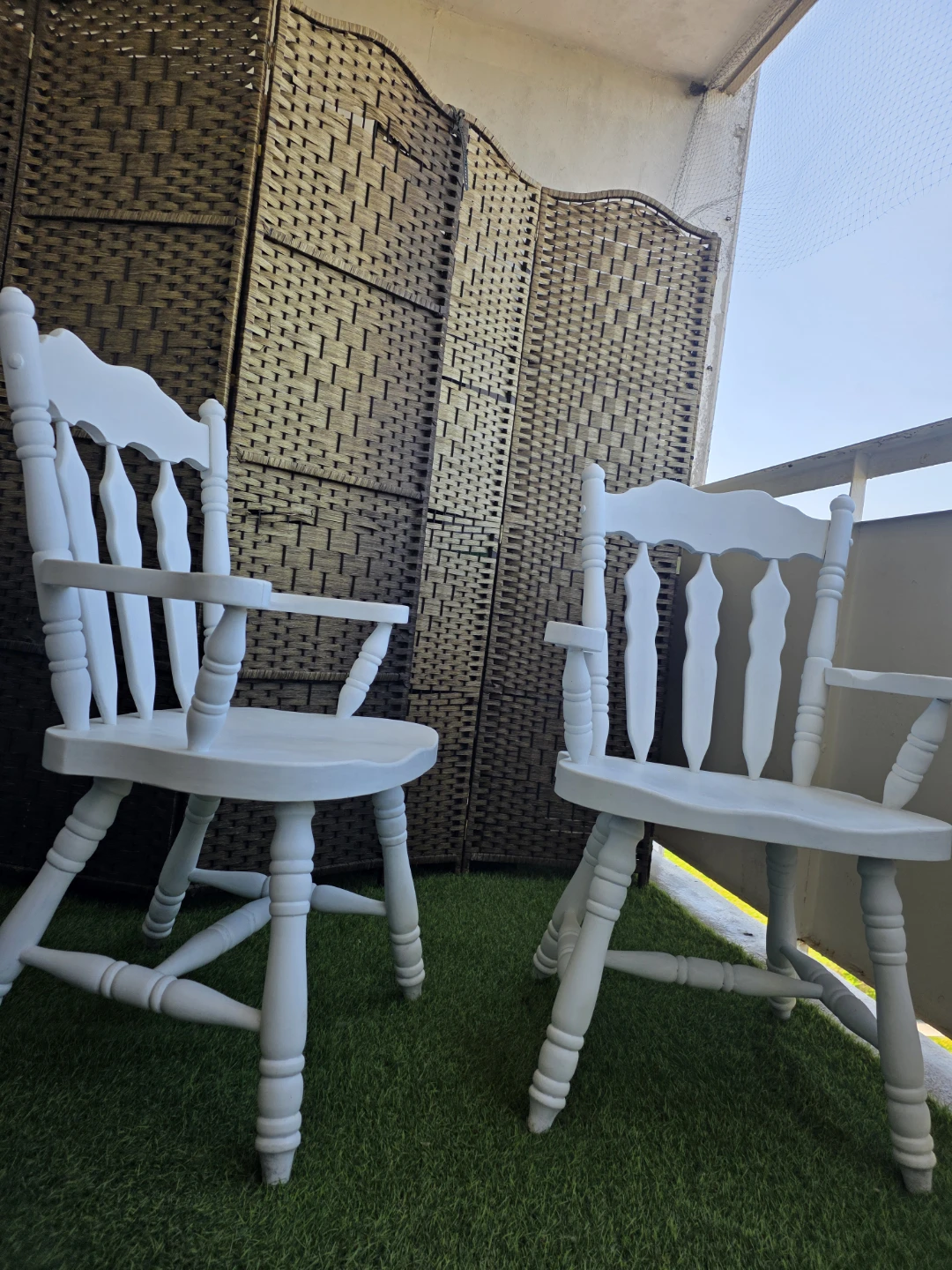 Set of 2 White Wooden Accent Chairs - photo 3