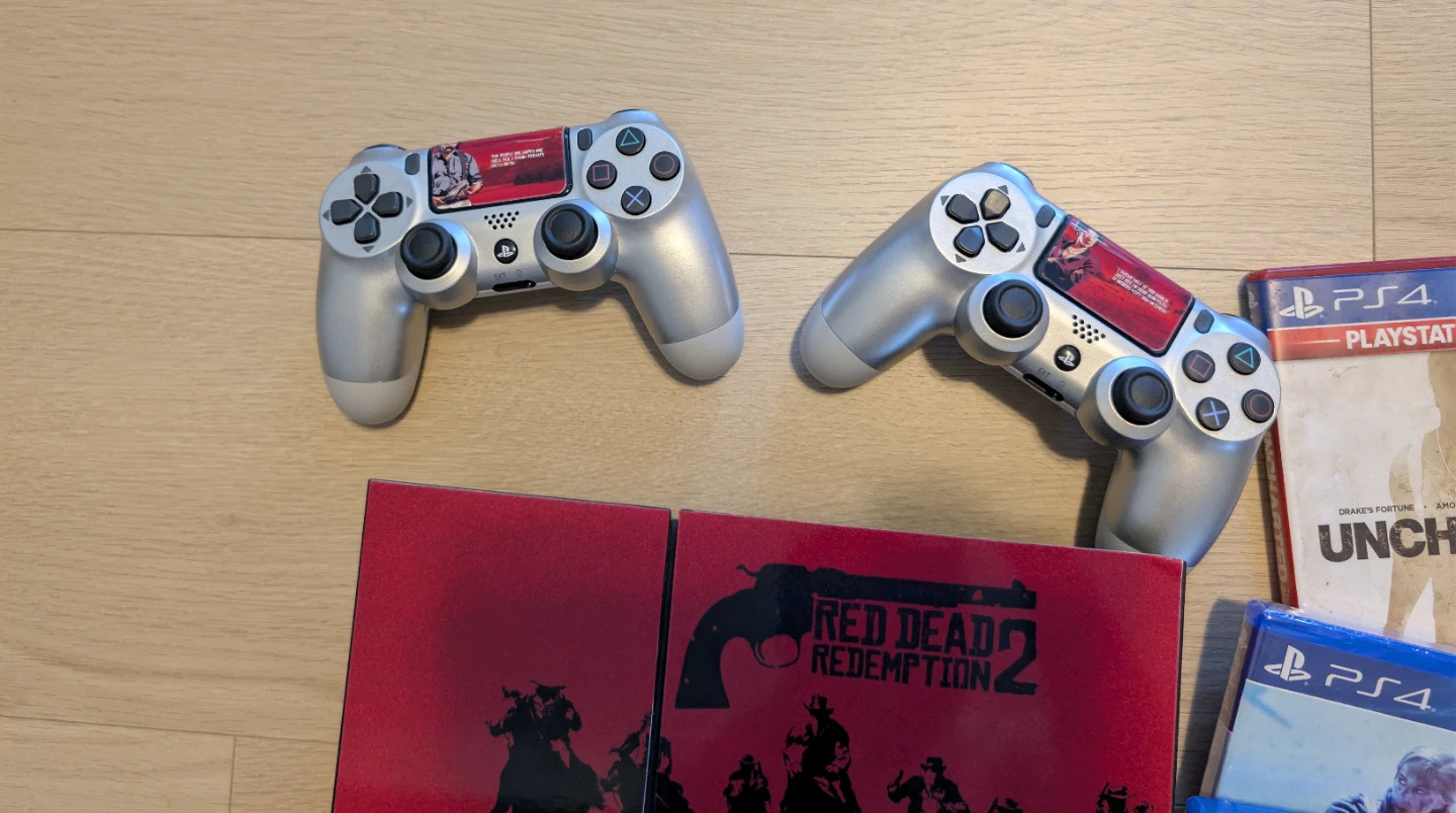 Ps4 Bundle with Games (Rdr 2 Custom Skin) - photo 3