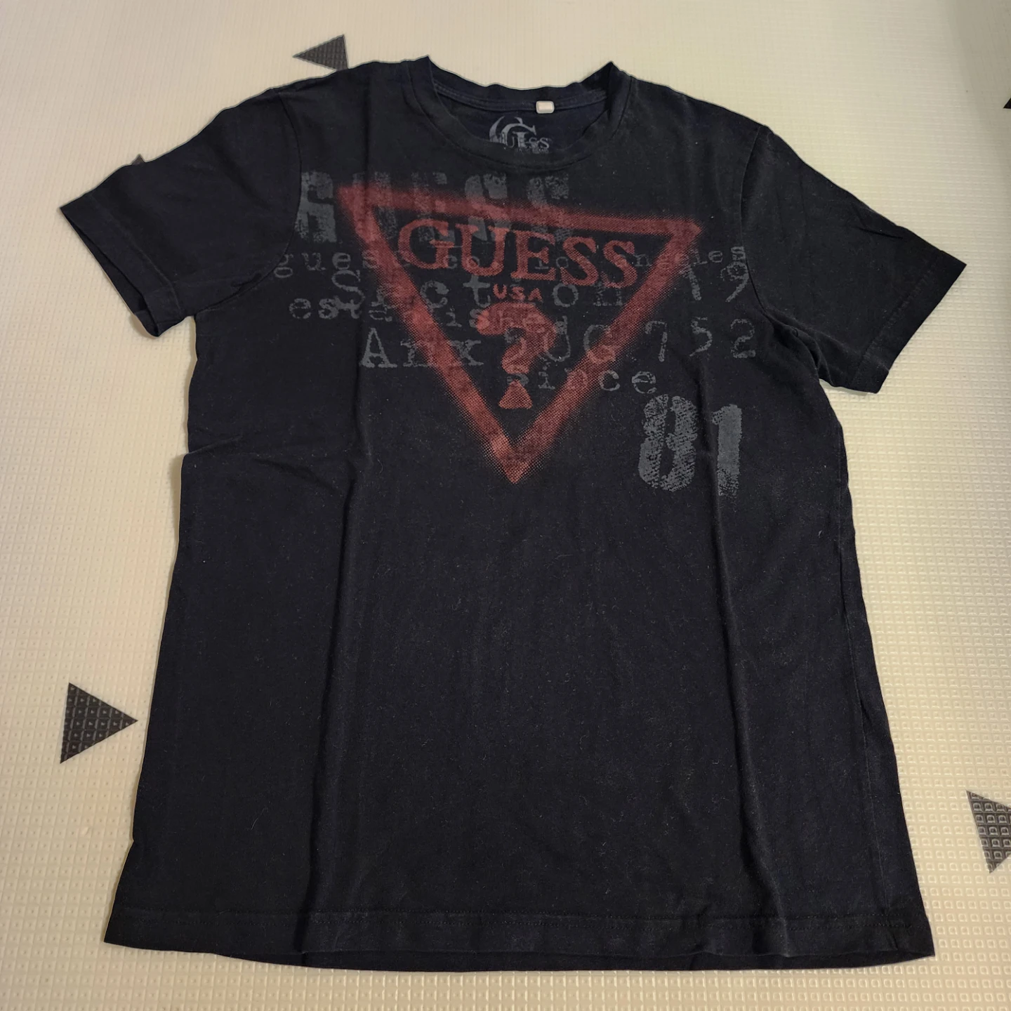 Guess T-Shirt - Small