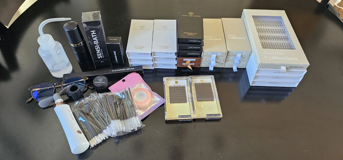 Lash supplies plus lash bed